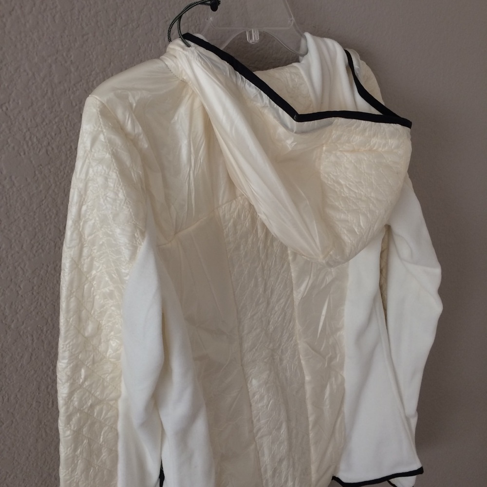 A&F quilted zip up hoodie - Picture 4 of 6